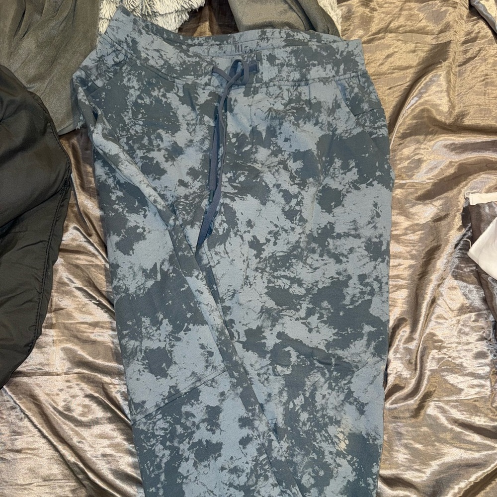 Lululemon Athletica Blue Patterned Joggers